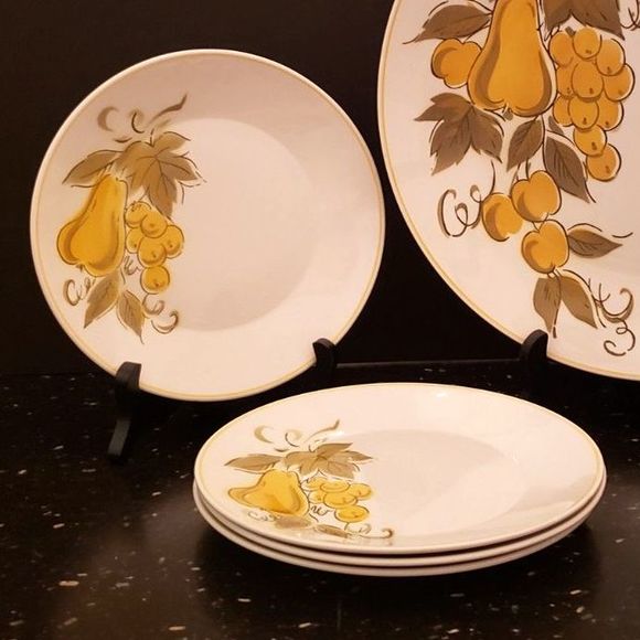 Mikasa 4 Lunch Small Plates Golden Valley Yellow Pear Grape Vintage Retro - Picture 2 of 7